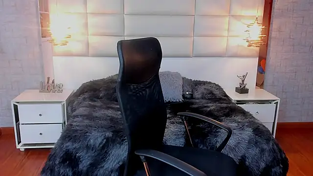 Nohemi louse online show from 12/02/25, 07:09