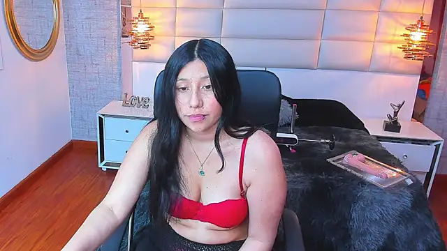 Nohemi louse online show from 12/21/25, 07:43