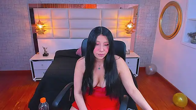 Nohemi louse online show from 04/10/26, 06:45