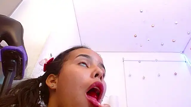 Roxy Stonee online show from 03/13/25, 10:21