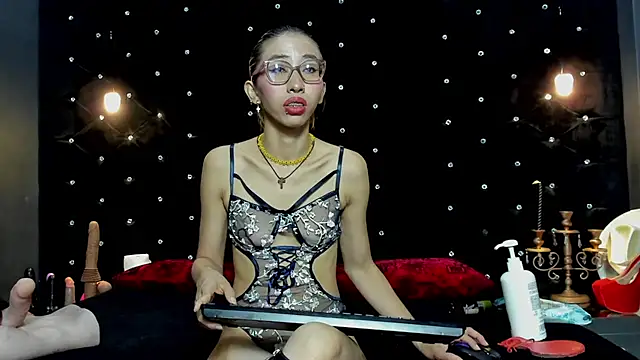 Mara Gonzalez online show from 07/12/26, 11:45