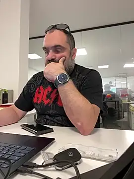 fuocovivo4 online show from 03/05/25, 01:17