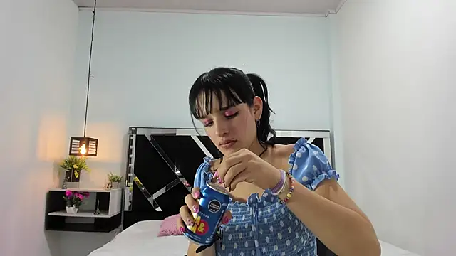 Snapshot of Annyrosee chatting on 03/13/25, 08:00 Annyrosee online show from 03/13/25, 08:00