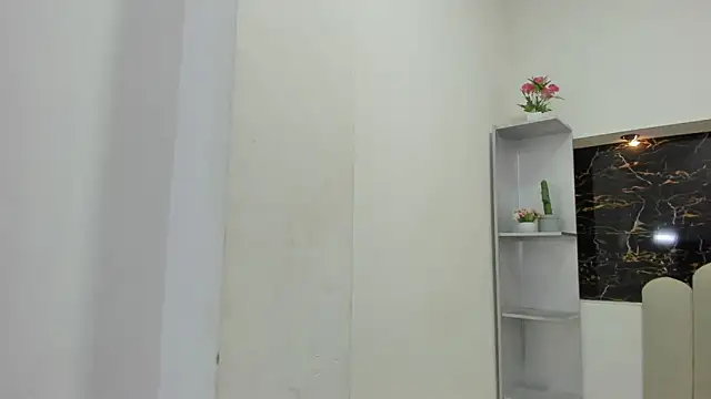 Annyrosee online show from 10/21/25, 01:39