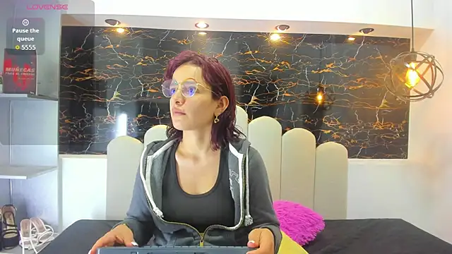 Annyrosee online show from 11/12/25, 08:30