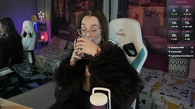 kaisajenner online show from 02/19/25, 07:48