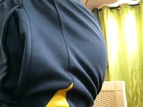 Snapshot of indianhairybull chatting on 03/12/25, 04:30 indianhairybull online show from 03/12/25, 04:30