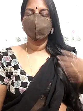 Snapshot of Tamil_Meera12 chatting on 06/27/26, 01:10 Tamil Meera12 online show from 06/27/26, 01:10