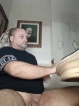 Snapshot of NAvoglia chatting on 10/01/25, 08:26 NAvoglia online show from 10/01/25, 08:26