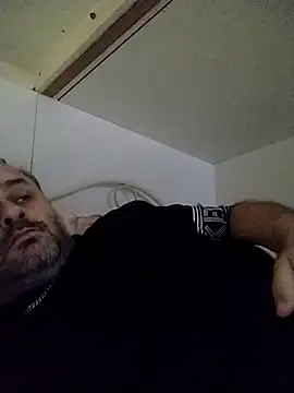 Snapshot of NAvoglia chatting on 10/05/25, 02:59 NAvoglia online show from 10/05/25, 02:59