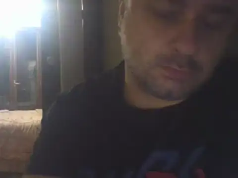 Snapshot of NAvoglia chatting on 10/26/25, 08:04 NAvoglia online show from 10/26/25, 08:04