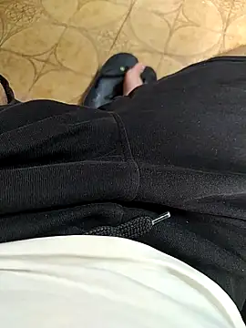 Snapshot of NAvoglia chatting on 10/31/25, 01:23 NAvoglia online show from 10/31/25, 01:23