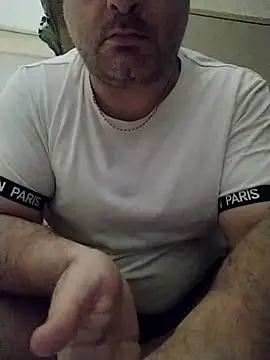 Snapshot of NAvoglia chatting on 11/11/25, 10:15 NAvoglia online show from 11/11/25, 10:15