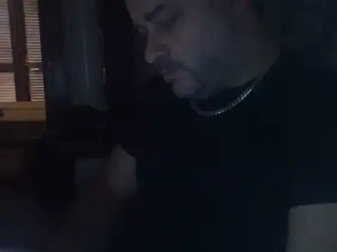 Snapshot of NAvoglia chatting on 11/15/25, 11:18 NAvoglia online show from 11/15/25, 11:18