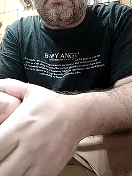 Snapshot of NAvoglia chatting on 11/25/25, 01:33 NAvoglia online show from 11/25/25, 01:33