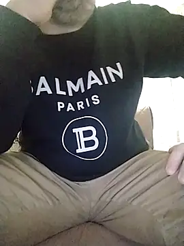 Snapshot of NAvoglia chatting on 12/19/25, 07:43 NAvoglia online show from 12/19/25, 07:43