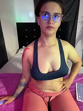 Snapshot of Emma_Giraldo chatting on 06/18/26, 01:39 Emma Giraldo online show from 06/18/26, 01:39