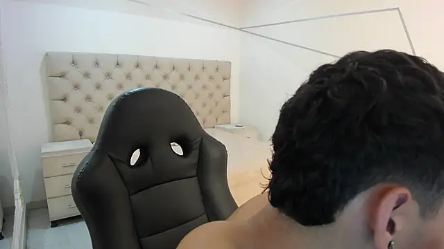 JhoanLeandro online show from 10/27/25, 05:44