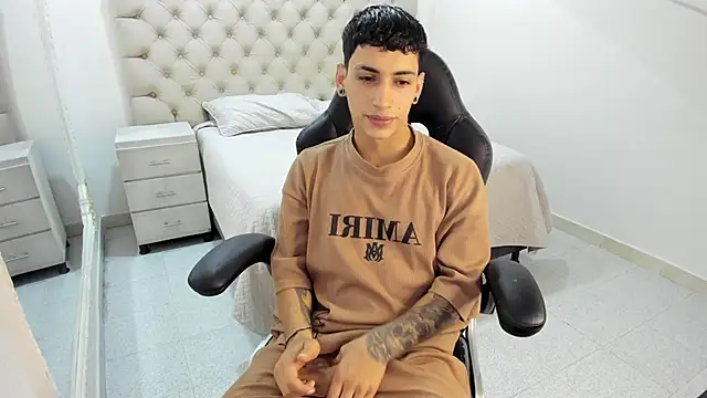 JhoanLeandro online show from 10/31/25, 04:35