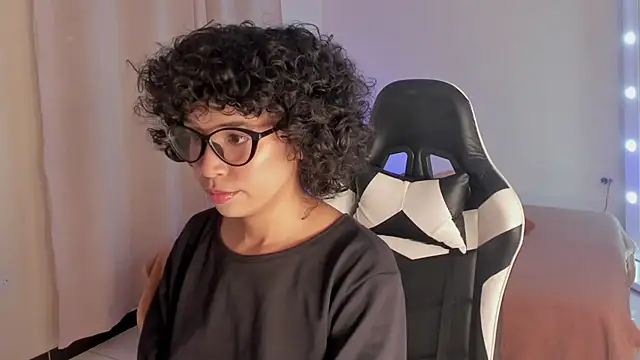 Snapshot of leahaltomm chatting on 02/23/25, 07:07 leahaltomm online show from 02/23/25, 07:07