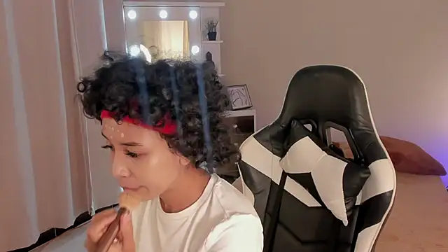 Snapshot of leahaltomm chatting on 03/06/25, 06:37 leahaltomm online show from 03/06/25, 06:37