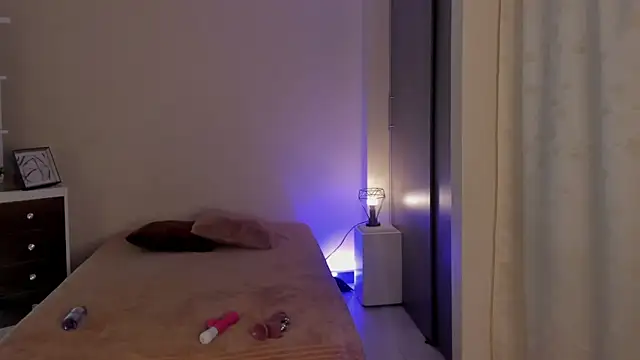 Snapshot of leahaltomm chatting on 03/15/25, 11:28 leahaltomm online show from 03/15/25, 11:28