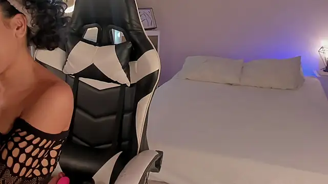 Snapshot of leahaltomm chatting on 03/22/25, 05:41 leahaltomm online show from 03/22/25, 05:41