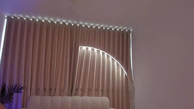 Snapshot of leahaltomm chatting on 09/21/25, 07:59 leahaltomm online show from 09/21/25, 07:59