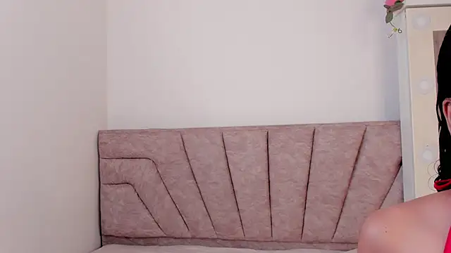 Snapshot of leahaltomm chatting on 10/18/25, 07:14 leahaltomm online show from 10/18/25, 07:14