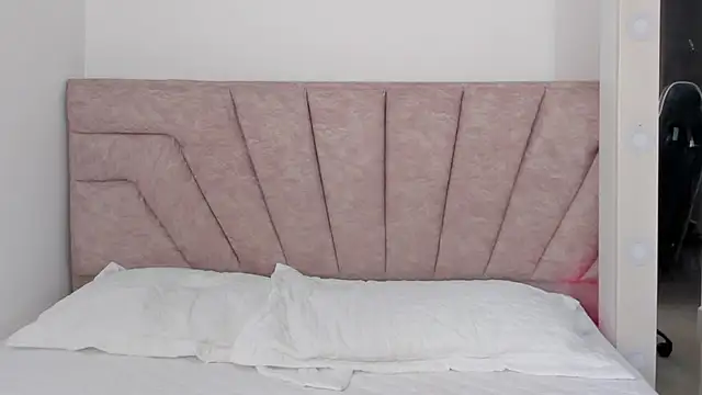 Snapshot of leahaltomm chatting on 10/29/25, 07:59 leahaltomm online show from 10/29/25, 07:59