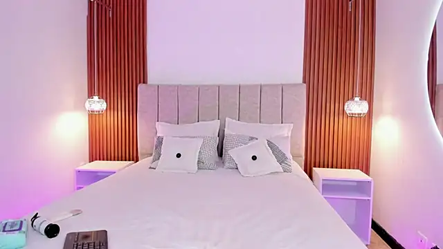 khloe-sweet online show from 11/19/25, 01:11