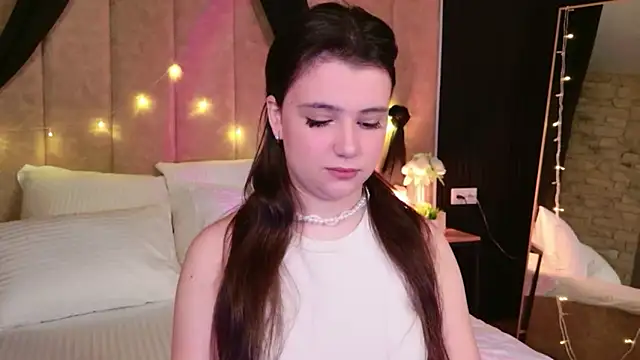 Pauline Heaven online show from 12/01/25, 05:34