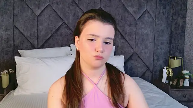 Pauline Heaven online show from 12/16/25, 05:56