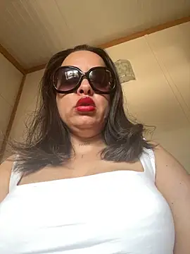 laarti online show from 09/11/25, 10:15