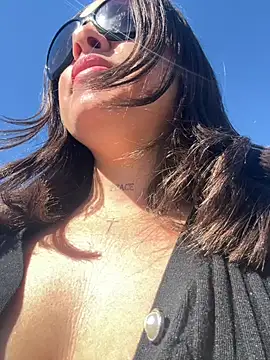 laarti online show from 10/02/25, 12:45