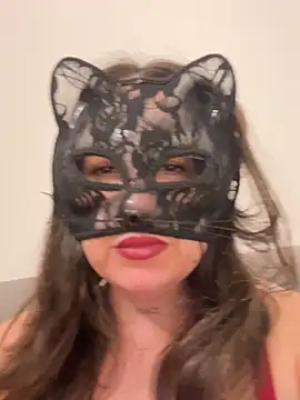 laarti online show from 11/17/25, 02:45