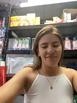 Snapshot of Andrea18_blonde chatting on 07/19/26, 03:38 Andrea18 blonde online show from 07/19/26, 03:38