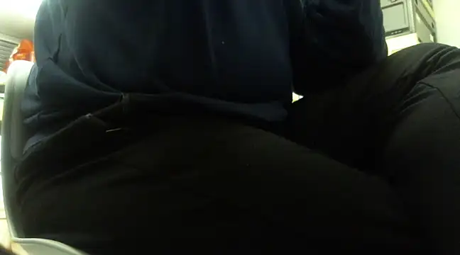 Snapshot of beartopslave chatting on 02/12/25, 04:44 beartopslave online show from 02/12/25, 04:44