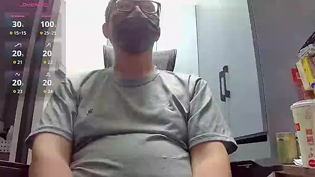 Snapshot of beartopslave chatting on 10/08/25, 03:04 beartopslave online show from 10/08/25, 03:04