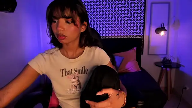 Gigi Strawberry online show from 03/23/25, 05:00