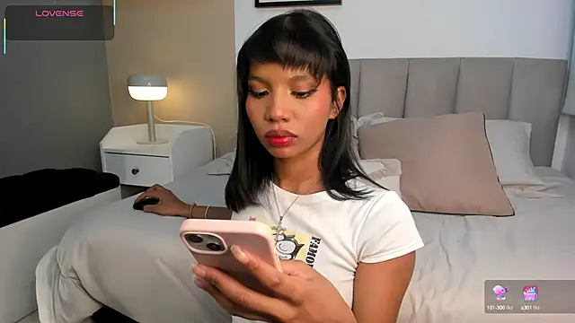 Gigi Strawberry online show from 09/10/25, 04:45