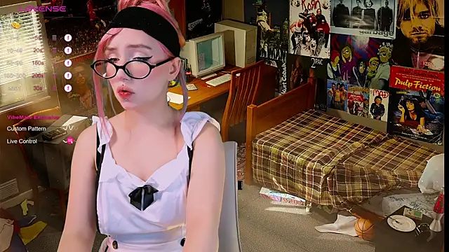 Snapshot of Bibi_Iva chatting on 09/23/25, 02:03 Bibi Iva online show from 09/23/25, 02:03