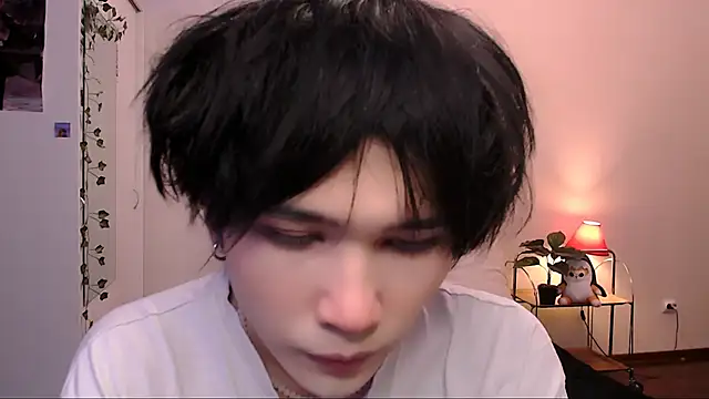 Snapshot of rennnuts chatting on 09/13/25, 12:05 rennnuts online show from 09/13/25, 12:05