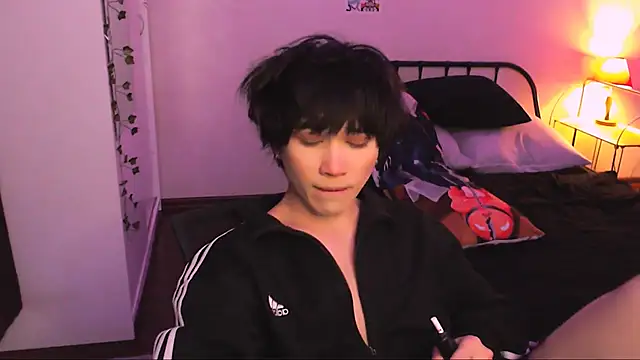 Snapshot of rennnuts chatting on 10/12/25, 12:37 rennnuts online show from 10/12/25, 12:37