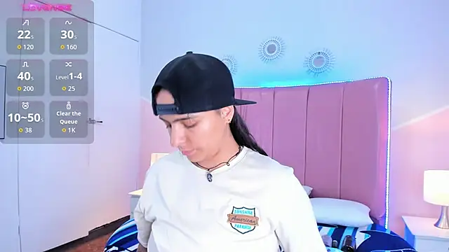 Liiam smith  online show from 10/26/25, 01:17