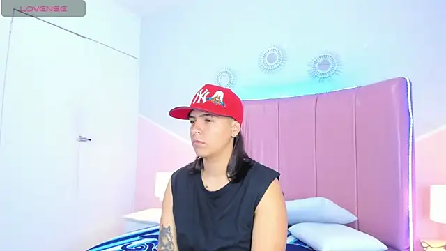 Liiam smith  online show from 11/05/25, 01:11