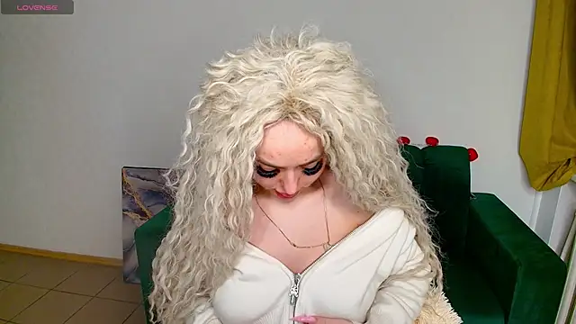 MissisCaty online show from 02/12/25, 04:01