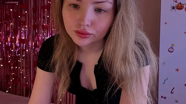 Lora Rosee online show from 03/28/26, 02:05