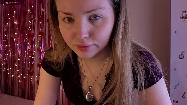 Lora Rosee online show from 06/04/26, 02:23
