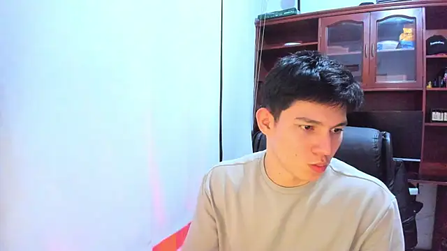 Snapshot of JamesCr_ chatting on 02/05/25, 10:19 JamesCr  online show from 02/05/25, 10:19